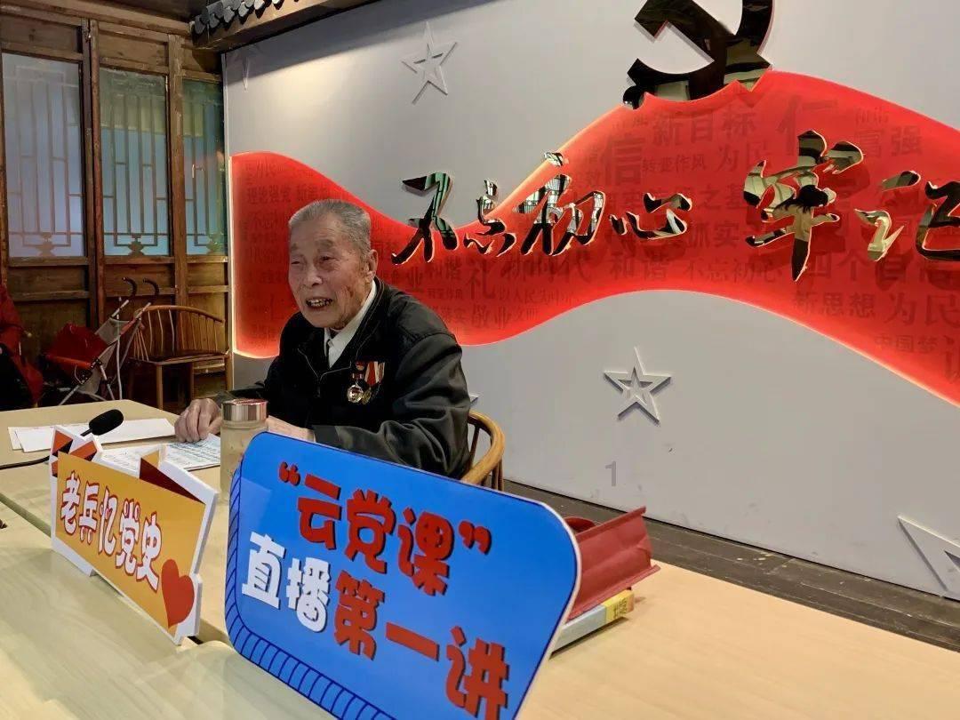 68岁赵雅芝打篮球，穿紧身上衣太迷人，她也会打篮球吗？游戏画面